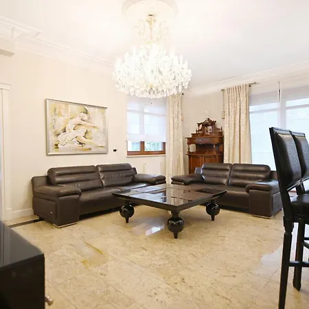 Large And Luxury 3city In With Two Terraces By Renters *