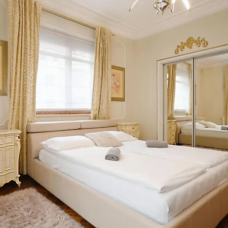 Large And Luxury 3city In With Two Terraces By Renters *