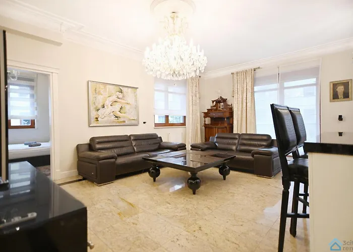 Large And Luxury 3city In With Two Balconies By Renters *