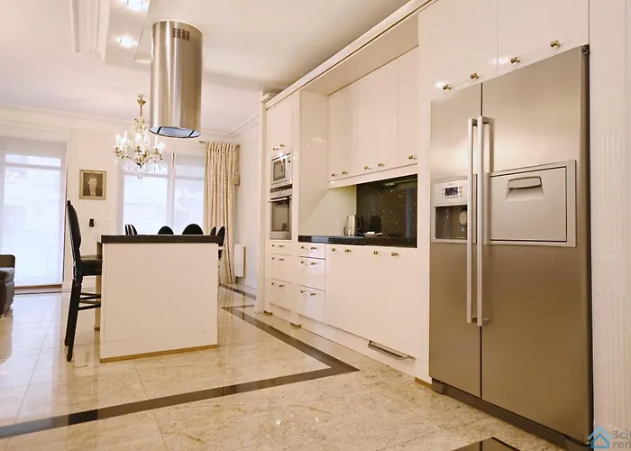 Large And Luxury 3city In With Two Balconies By Renters דירה *